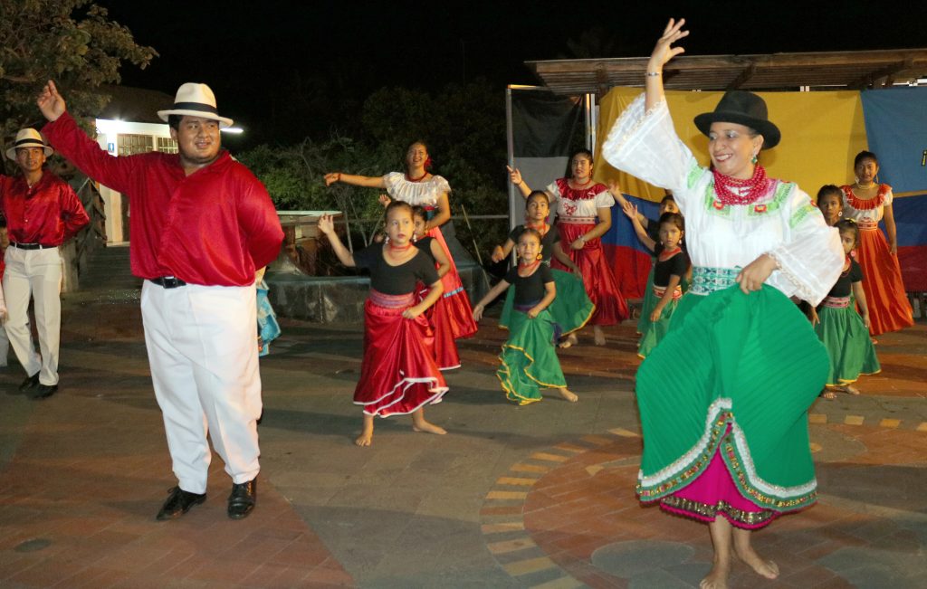 La danza enamora a los turistas que visitan Galápagos Ministerio de